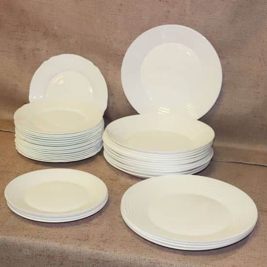 Lot d'assiettes blanches