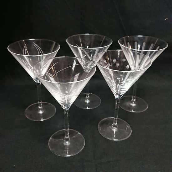 cinq verres à pied pour cocktails